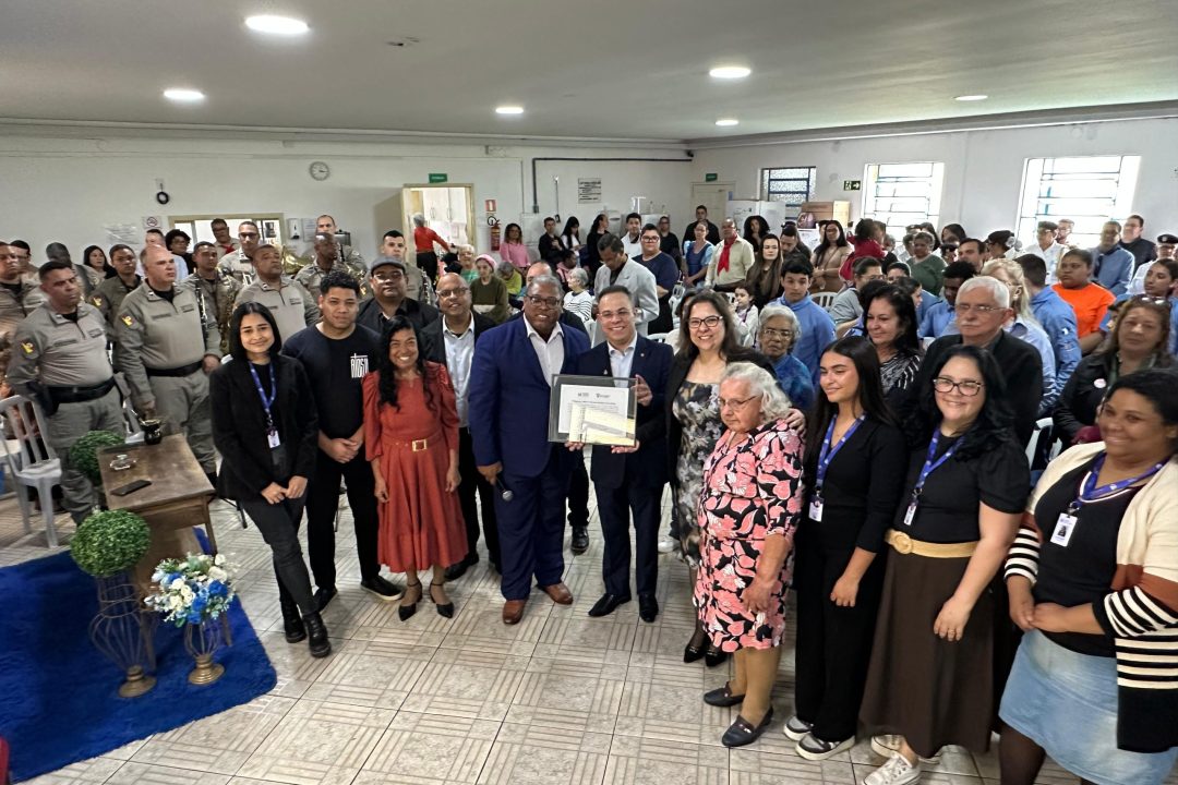 Lar Gustavo Nordlund celebra 76 anos com homenagem entregue pela vereadora Tanise Sabino e pelo deputado Elizandro Sabino