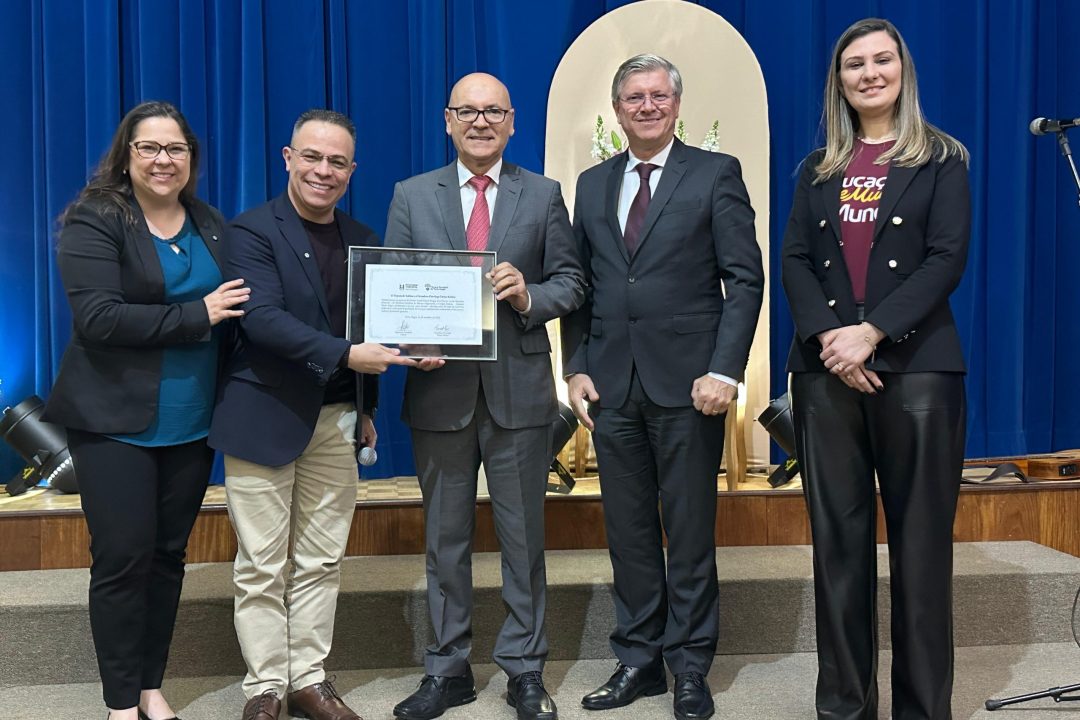 Tanise e Sabino homenageiam os 99 anos da Rede Colégio Batista Brasil em Porto Alegre