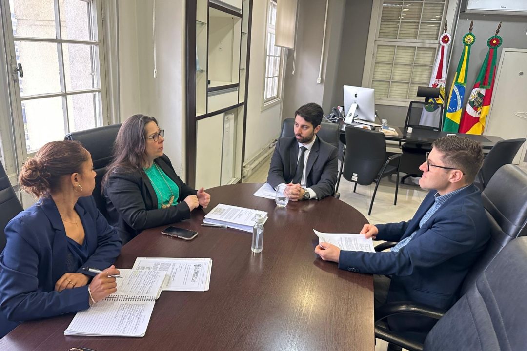 Vereadora Tanise Sabino discute inserção de psicólogos em escolas conveniadas de Porto Alegre