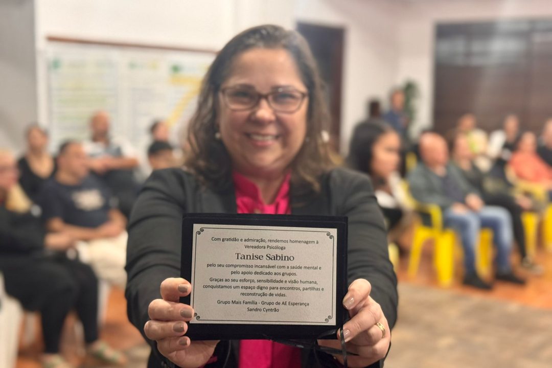 Tanise Sabino é homenageada pelo Grupo Mais Família