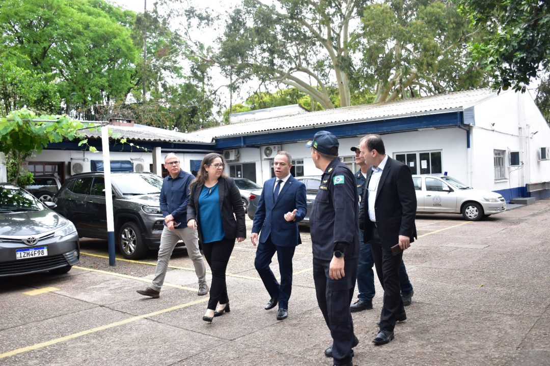 Capitania Fluvial de Porto Alegre recebe visita de parlamentares gaúchos