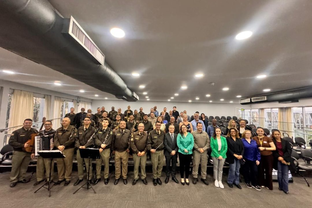 Tanise Sabino abre exposição em homenagem aos 114 anos da Banda da Brigada Militar da Ajudância-Geral