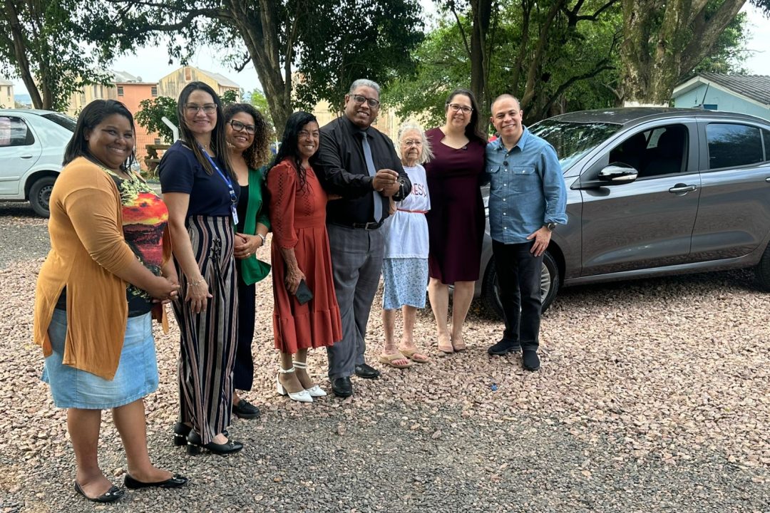 Tanise Sabino entrega veículo ao Lar Gustavo Nordlund adquirido com emenda parlamentar