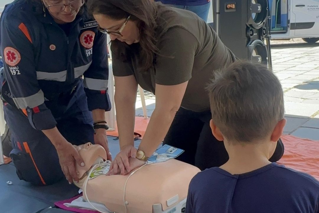 Vereadora Tanise Sabino participa de ação educativa do Samu no Brique da Redenção