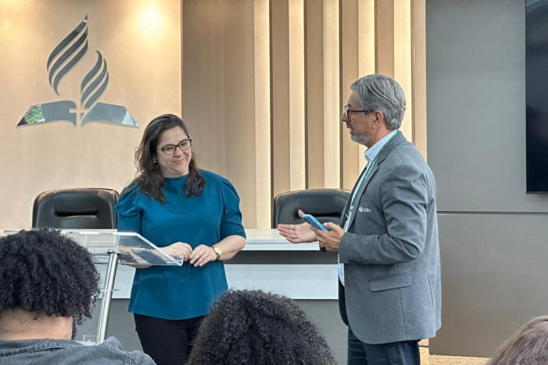 Vereadora Tanise Sabino fala sobre saúde mental para os coordenadores da ADRA