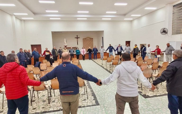 Resiliência e esperança marcaram encontro do Grupo NATA na Paróquia Nossa Senhora da Glória