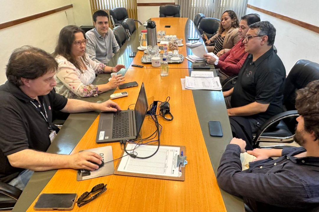 Vereadora psicóloga Tanise Sabino leva demandas de igrejas sobre contas de água ao DMAE