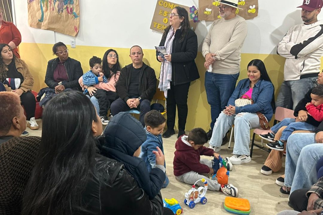 Cartilha do Desenvolvimento Infantil é lançada na Escola Cantinho dos Piás