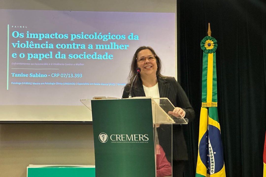 Tanise Sabino debate impactos psicológicos da violência contra a mulher em seminário promovido pelo CREMERS