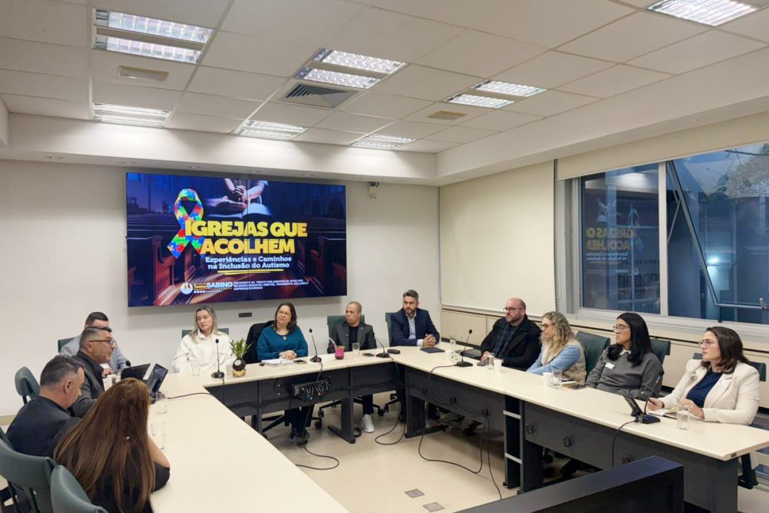 Frente Parlamentar debate inclusão de autistas nas igrejas e reúne experiências de acolhimento em Porto Alegre