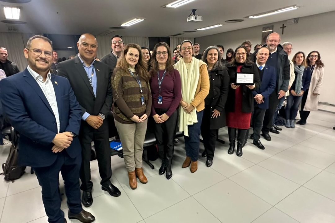 PUCRS homenageia Tanise Sabino por investimentos em saúde mental, pesquisa e inovação social