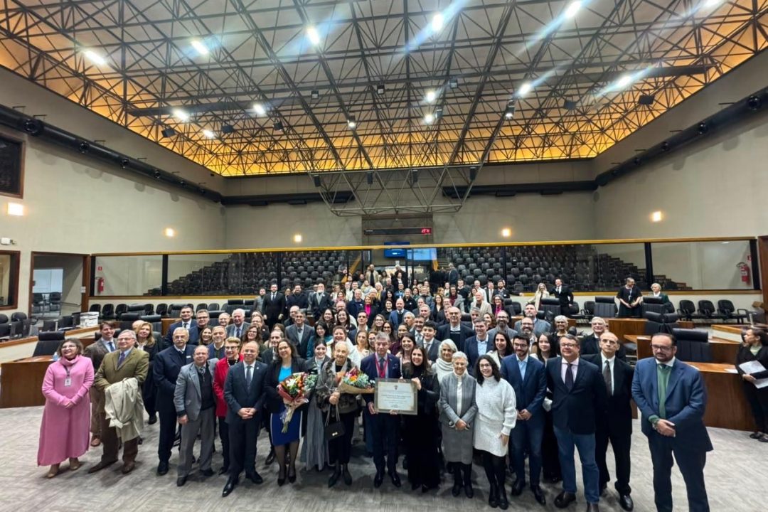 Tanise Sabino homenageia&nbsp;Dr.&nbsp;Gerson Junqueira Jr. com título de Cidadão Emérito de Porto Alegre