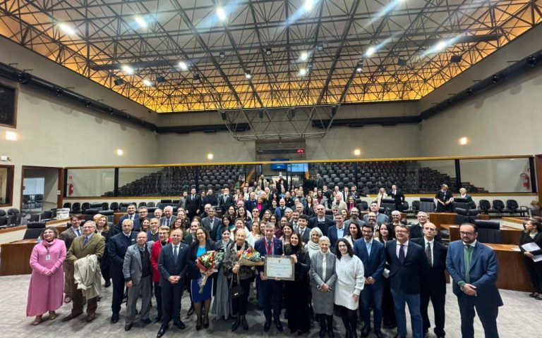 Tanise Sabino homenageia&nbsp;Dr.&nbsp;Gerson Junqueira Jr. com título de Cidadão Emérito de Porto Alegre