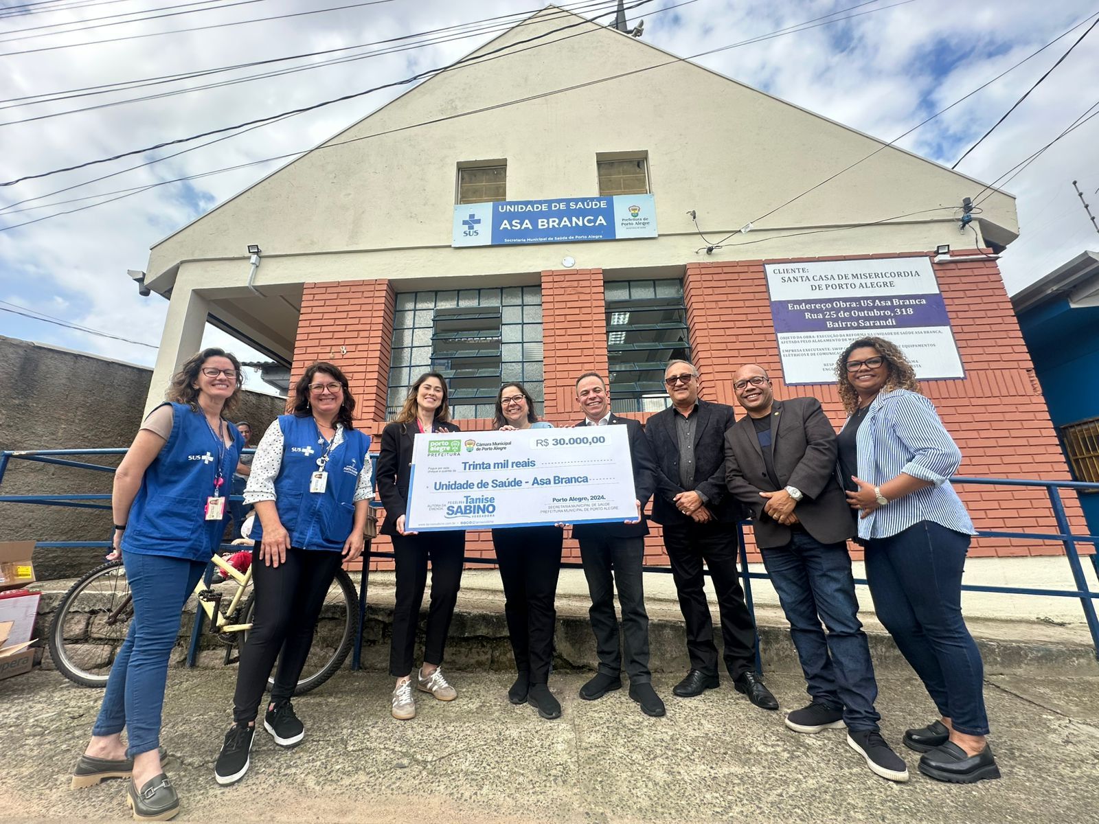 Vereadora Psicóloga Tanise Sabino entrega emenda de R$ 30 mil à Unidade de Saúde Asa Branca no bairro Sarandi